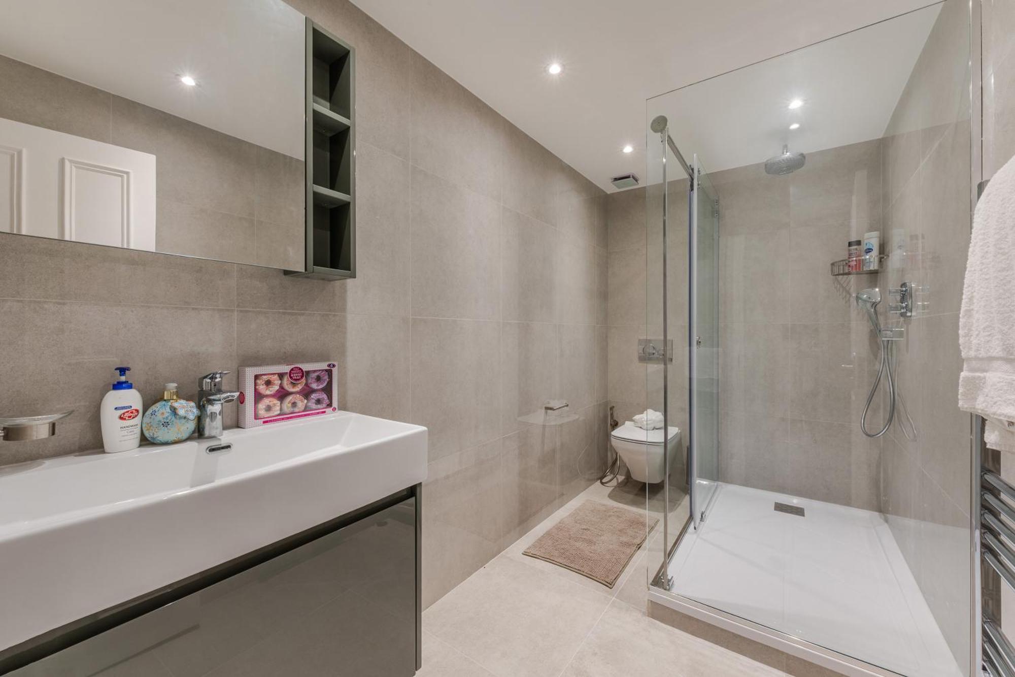 Modern Luxury 3bed 3bathroom Retreat 6hs Londra